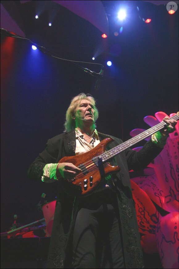 Chris Squire du groupe Yes à la Allstate Arena de Rosemont, le 4 mai 2004