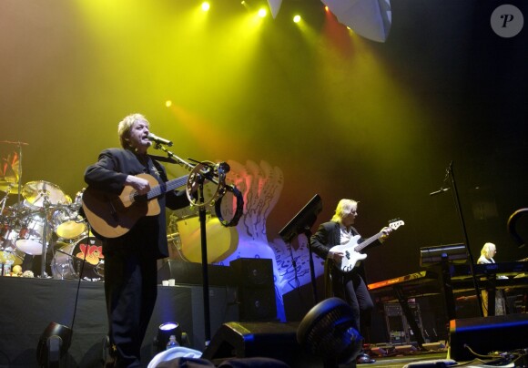 Jon Anderson, Chris Squire et Rick Wakeman du groupe Yes lors de du 35th Anniversary Tour au HP Pavilion de San Jose le 17 avril 2004