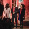 Exclusif - Elsa Fayer accueille le binôme Rosa et Alexandre dans la cour de la maison La Minotte, sur le tournage de l'émission Qui veut épouser mon fils ? saison 4, en février 2015.