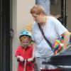Cynthia Nixon et sa compagne Christine Marinoni font la Gay Pride de New York avec leur fils Charlie. Le 28 juin 2015  