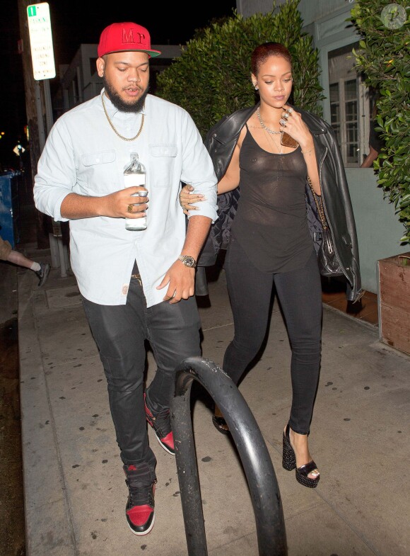 Rihanna quitte le restaurant Giorgio Baldi avec son frère Rorrey Fenty. Santa Monica, Los Angeles, le 30 juin 2015.