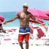 Shemar Moore profite d'un après-midi ensoleillé sur une plage de Miami, le 1er juillet 2015.