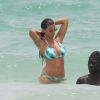 Bacary Sagna et sa femme Ludivine se baignent à Miami, le 30 juin 2015.
