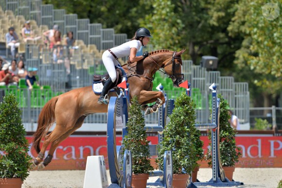 Louise Rochefort lors du Paris Eiffel Jumping du Champs-de-Mars à Paris, le 3 juillet 2015