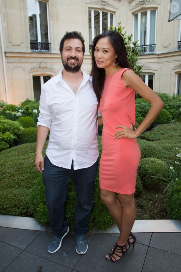 Le producteur, scénariste, réalisateur Emmanuel Sapolsky et l'actrice Xin Wang - Cocktail pour le film "Monica's List " à l'hôtel Barrière Fouquet's à Paris, France le 29 juin 2015.