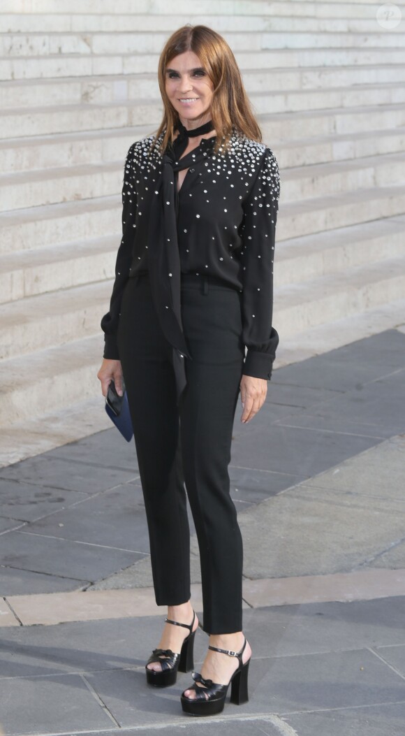 Carine Roitfeld lors du défilé Atelier Versace (collection haute couture automne-hiver 2015-2016) au Palais Brongniart. Paris, le 5 juillet 2015.