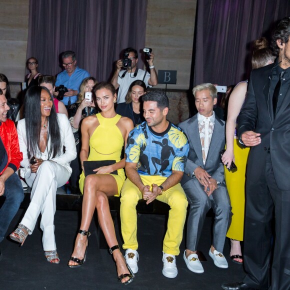 Mert Alas, Naomi Campbell et Irina Shayk lors du défilé Atelier Versace (collection haute couture automne-hiver 2015-2016) au Palais Brongniart. Paris, le 5 juillet 2015.