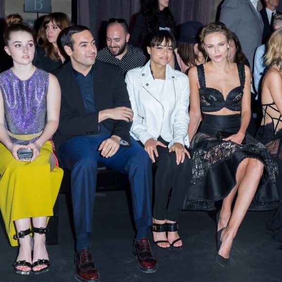 Mohammed Al Turki, Michelle Rodriguez, Natasha Poly, Rosie Huntington-Whiteley et Anthony Vaccarello lors du défilé Atelier Versace (collection haute couture automne-hiver 2015-2016) au Palais Brongniart. Paris, le 5 juillet 2015.