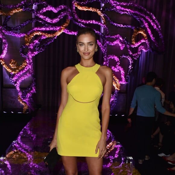 Irina Shayk lors du défilé Atelier Versace (collection haute couture automne-hiver 2015-2016) au Palais Brongniart. Paris, le 5 juillet 2015.