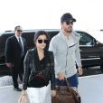  Kourtney Kardashian et son fianc&eacute; Scott Disick arrivent &agrave; l'a&eacute;roport de Los Angeles pour prendre un vol, le 24 mars 2014.&nbsp;  