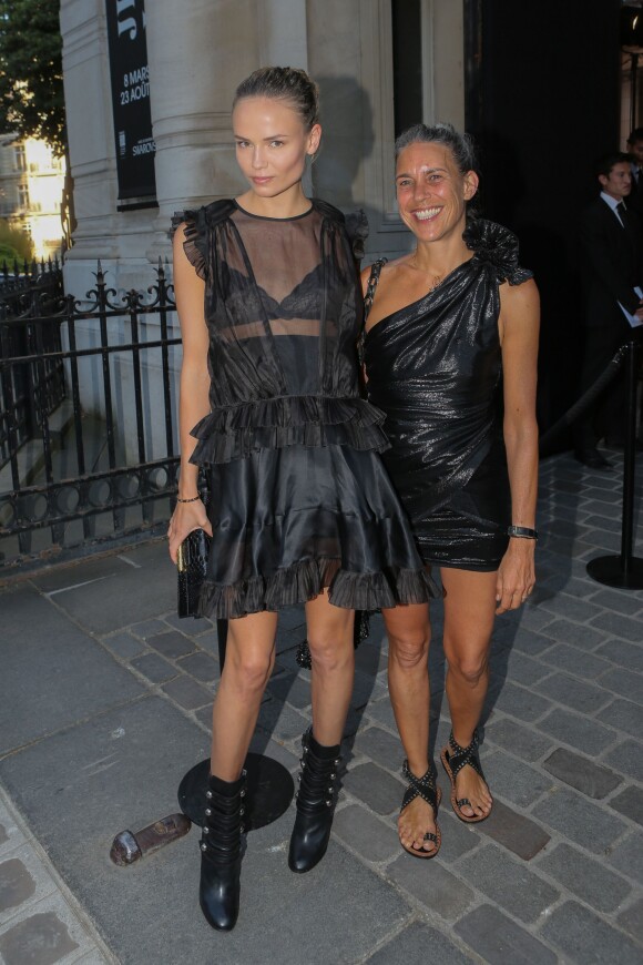 Natasha Poly et la créatrice Isabel Marant arrivent au Palais Galliera pour assister au deuxième gala de la Vogue Paris Foundation. Paris, le 6 juillet 2015.