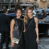 Riley Keough et son amie Sasha Lane arrivent au Palais Galliera pour assister au deuxième gala de la Vogue Paris Foundation. Paris, le 6 juillet 2015.