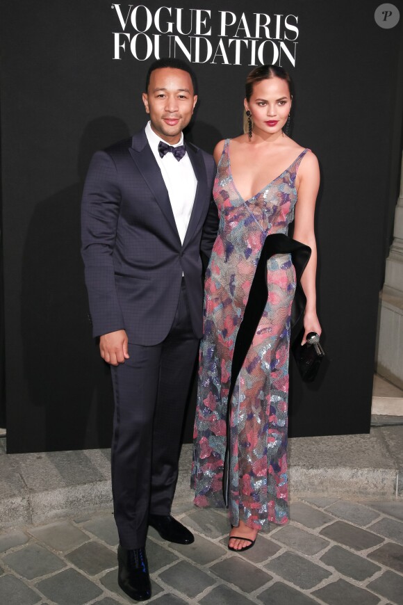 John Legend et Chrissy Teigen assistent au deuxième gala de la Vogue Paris Foundation au Palais Galliera. Paris, le 6 juillet 2015.