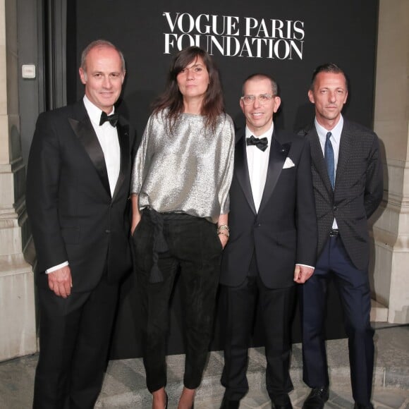Xavier Romatet (président de Condé Nast France), Emmanuelle Alt et Jonathan Newhouse (président de Condé Nast International) assistent au deuxième gala de la Vogue Paris Foundation au Palais Galliera. Paris, le 6 juillet 2015.