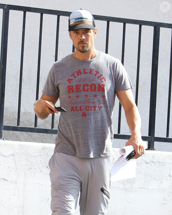 Josh Duhamel quitte un café de Brentwood le 26 juin 2015. 