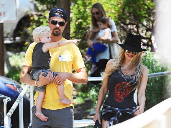 La chanteuse Fergie en famille avec son mari Josh Duhamel et leur fils Axl à Brentwood le 19 juin 2015