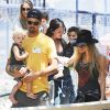 La chanteuse Fergie en famille avec son mari Josh Duhamel et leur fils Axl à Brentwood le 19 juin 2015