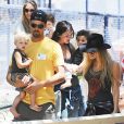  La chanteuse Fergie en famille avec son mari Josh Duhamel et leur fils Axl &agrave; Brentwood le 19 juin 2015 