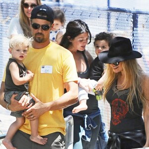 La chanteuse Fergie en famille avec son mari Josh Duhamel et leur fils Axl à Brentwood le 19 juin 2015