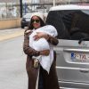 La chanteuse américaine Ciara avec son bébé de six mois, Future Zahir Wilburn et son père de Carlton Harris sort de l'hôtel Steigenberger à Bruxelles, le 18 novembre 2014