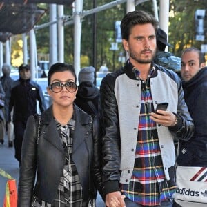 Kourtney Kardashian et son compagnon Scott Disick font du shopping sur la 5e avenue a New York le 4 Novembre 2013.