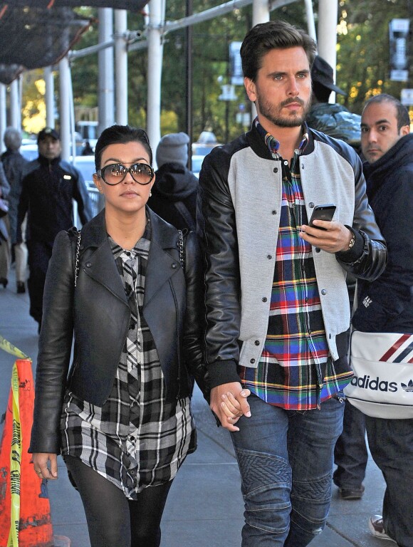 Kourtney Kardashian et son compagnon Scott Disick font du shopping sur la 5e avenue a New York le 4 Novembre 2013.