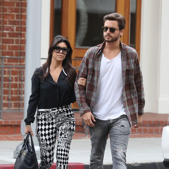 Kourtney Kardashian et Scott Disick se promenent a Los Angeles le 13 novembre 2013