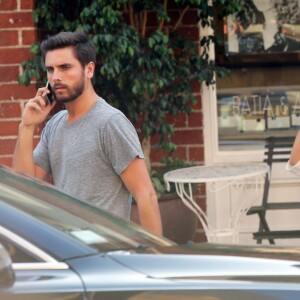 Kourtney Kardashian enceinte et son compagnon Scott Disick se rendent chez le médecin à Beverly Hills, le 16 octobre 2014.