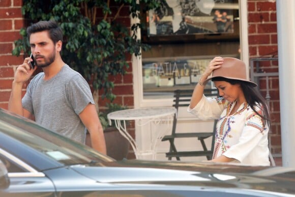 Kourtney Kardashian enceinte et son compagnon Scott Disick se rendent chez le médecin à Beverly Hills, le 16 octobre 2014.
