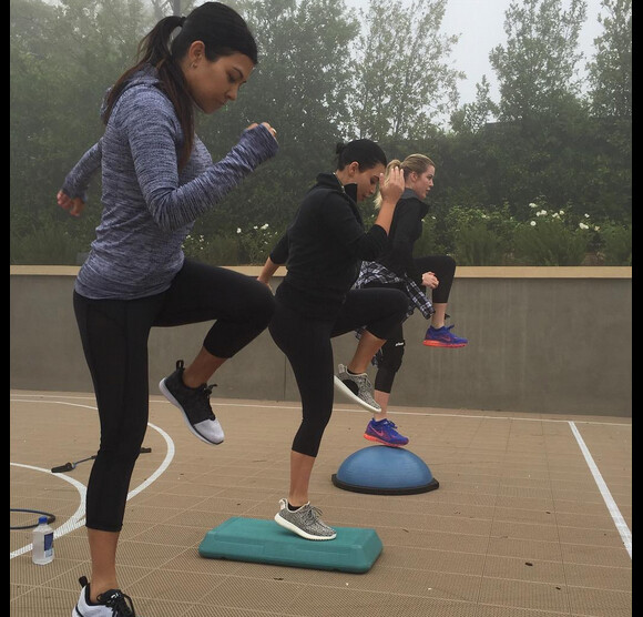 Kourtney Kardashian fait du sport avec ses soeurs sur Instagram - Juillet 2015