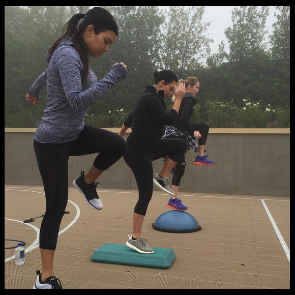 Kourtney Kardashian fait du sport avec ses soeurs sur Instagram - Juillet 2015