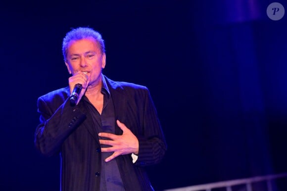 Richard Sanderson chantant pendant La  Nuit des Hits à Antibes le 9 juillet 2013