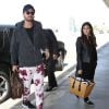 Kourtney Kardashian et Scott Disick arrivent à l'aéroport LAX de Los Angeles pour prendre un vol. Kourtney et sa soeur Khloé auraient dû louer une maison de vacances à Southampton, mais les propriétaires se sont rétractés car ils ont eu peur que cela attire de mauvaises fréquentations ! Le 10 mai 2014