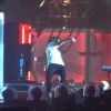 Harry Styles fait une chute lors d'un concert des One Direction, juillet 2015