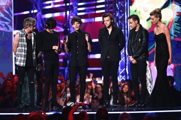 Le groupe One Direction (Liam Payne, Harry Styles, Zayn Malik, Niall Horan et Louis Tomlinson) (prix "Aria Awards" dans la catégorie "Meilleur Artiste International") - Cérémonie des "Arias Awards" à Sydney, le 26 novembre 2014.  