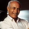 Juan Manuel Fangio est décédé à 84 ans le 17 juillet 1995. Ses restes, enterrés dans sa ville natale de Balcarce, seront exhumés en août 2015 dans le cadre de la procédure en reconnaissance de paternité d'Oscar Espinosa.