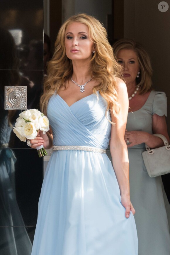 Paris Hilton à Londres se rend au mariage de sa soeur Nicky Hilton, le 10 juillet 2015