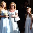  Paris Hilton et sa m&egrave;re Kathy Hilton quittent l'h&ocirc;tel Claridges &agrave; Londres pour aller au mariage de Nicky Hilton et de James Rotschild au palais de Kensington&nbsp; le 10 juin 2015 
