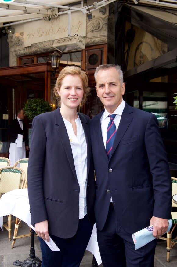 Bernard de La Villardière et sa fille Caroline - Déjeuner "Pères et Filles" au restaurant "Les deux Magots" à Paris. Le 16 juin 2015.