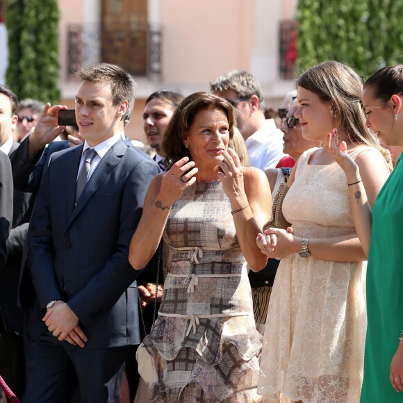 Louis Ducruet, la princesse Stéphanie de Monaco, Camille Gottlieb et Pauline Ducruet. La famille princière de Monaco célébrait le 11 juillet 2015 autour du prince Albert II et de la princesse Charlene les 10 ans de l'avènement du souverain monégasque.