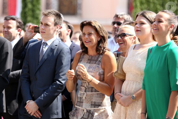 Louis Ducruet, la princesse Stéphanie de Monaco, Camille Gottlieb et Pauline Ducruet. La famille princière de Monaco célébrait le 11 juillet 2015 autour du prince Albert II et de la princesse Charlene les 10 ans de l'avènement du souverain monégasque.