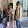 Kim Kardashian, enceinte, est allée au cinéma avec son mari Kanye West et sa fille North et font du léche vitrine à Calabasas, le 11 juillet 2015