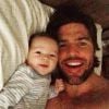 Carrie Underwood a ajouté une photo sur sa page Instagram de son fils et son mari / juillet 2015