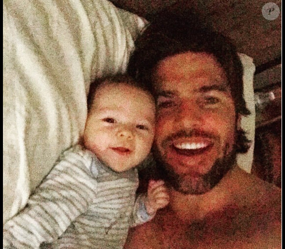 Carrie Underwood a ajouté une photo sur sa page Instagram de son fils et son mari / juillet 2015