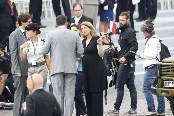 Anne-Claire Coudray, très enceinte. Ce mardi 14 juillet, elle commentait en direct sur TF1 le défilé de la Fête nationale française. A Paris.