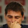 Iker Casillas, ému aux larmes lors d'une conférence de presse durant laquelle il a annoncé qu'il quittait le Real Madrid, le 12 juin 2015 à Madrid