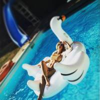 Emilie Nef Naf : Bikini, décolleté plongeant... Ses photos les plus hot !