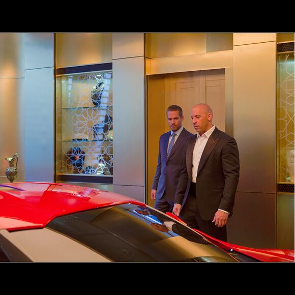 Paul Walker et Vin Diesel dans Fast & Furious 7.