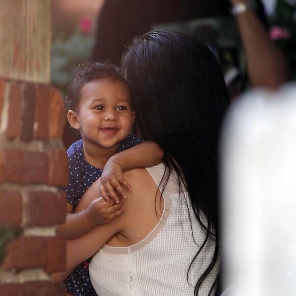 Reggie Bush, sa compagne Lilit Avagyan et leur fille Briseis sont allés déjeuner au restaurant Ivy à West Hollywood. Le 20 février 2014