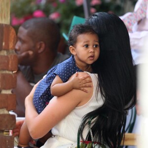 Reggie Bush, sa compagne Lilit Avagyan et leur fille Briseis sont allés déjeuner au restaurant Ivy à West Hollywood. Le 20 février 2014